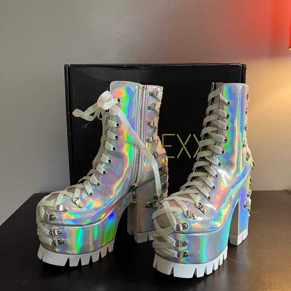 DOLLSKILL CLUB EXX Silver Hologram Corset Platform Boots Size 9